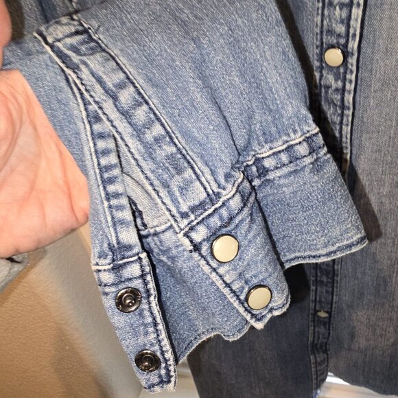 ๐Gap 1969 Western Denim Shirt - Classic Light Wash - XL Tall - Picture 8 of 10